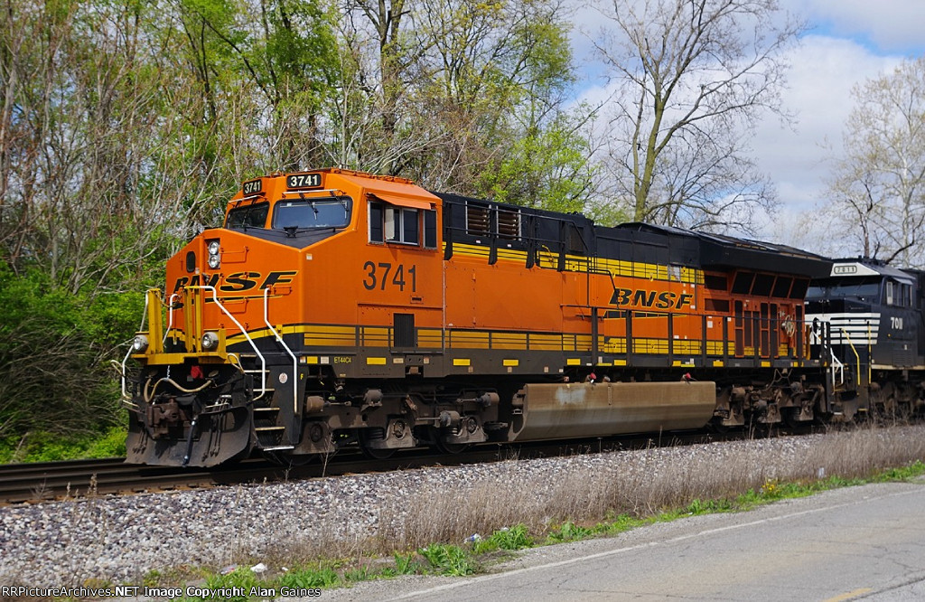 UP SD40-2 3741